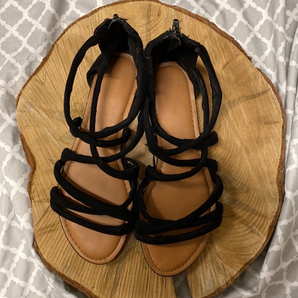 American Eagle - Picture 4 of 8